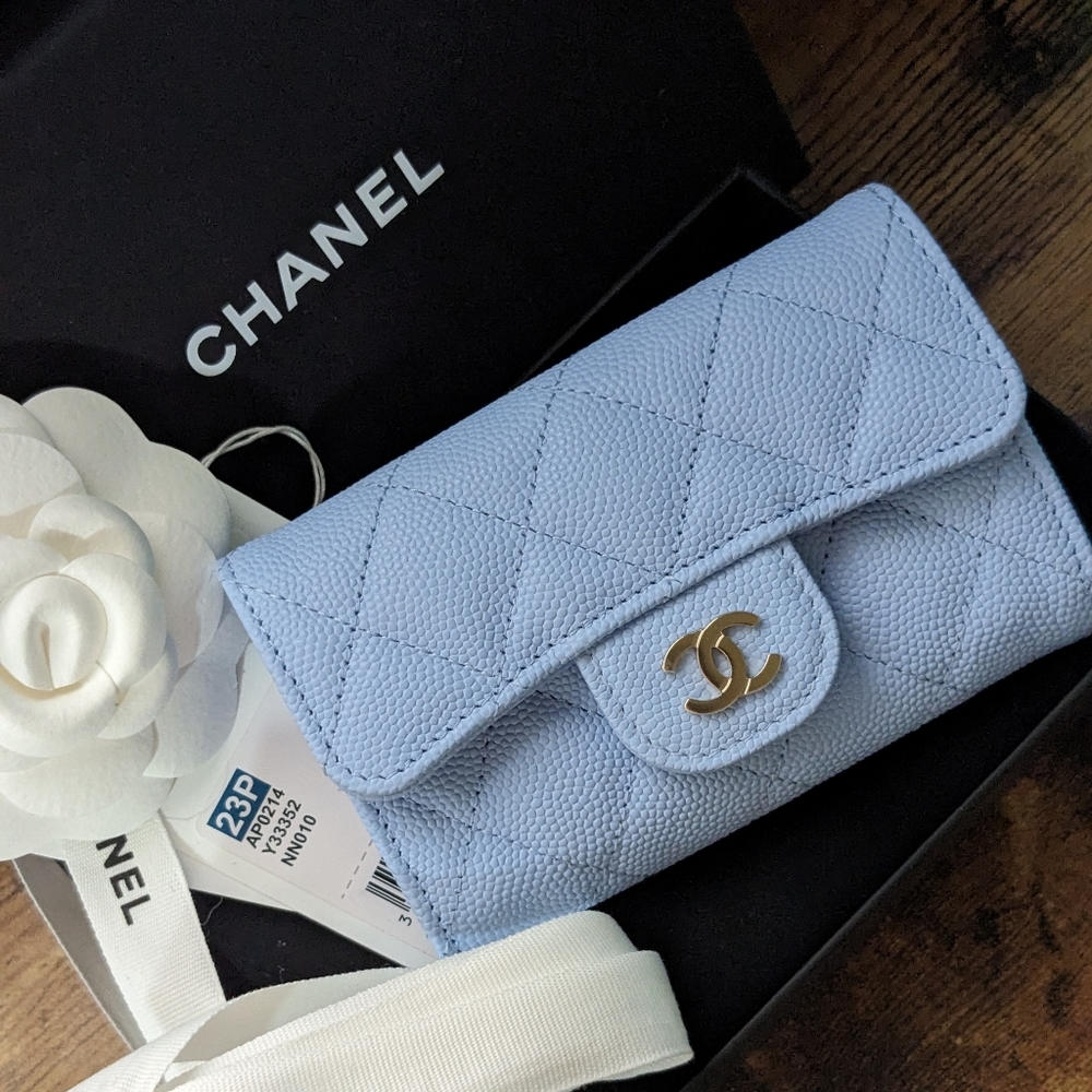 Chanel 23P blue snap card holder